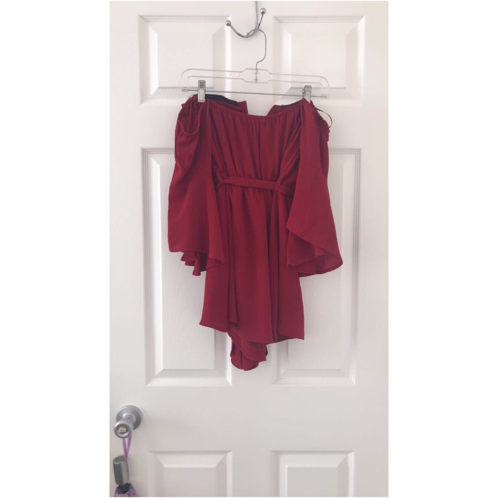 ❌SOLD❌NWOT Luxxel bell sleeve wine romper - Picture 5 of 6